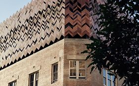 Paramount House Hotel